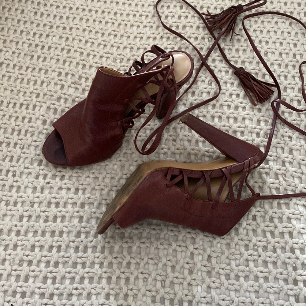 Banana republic peep toe maroon leather strap up heels with tassels